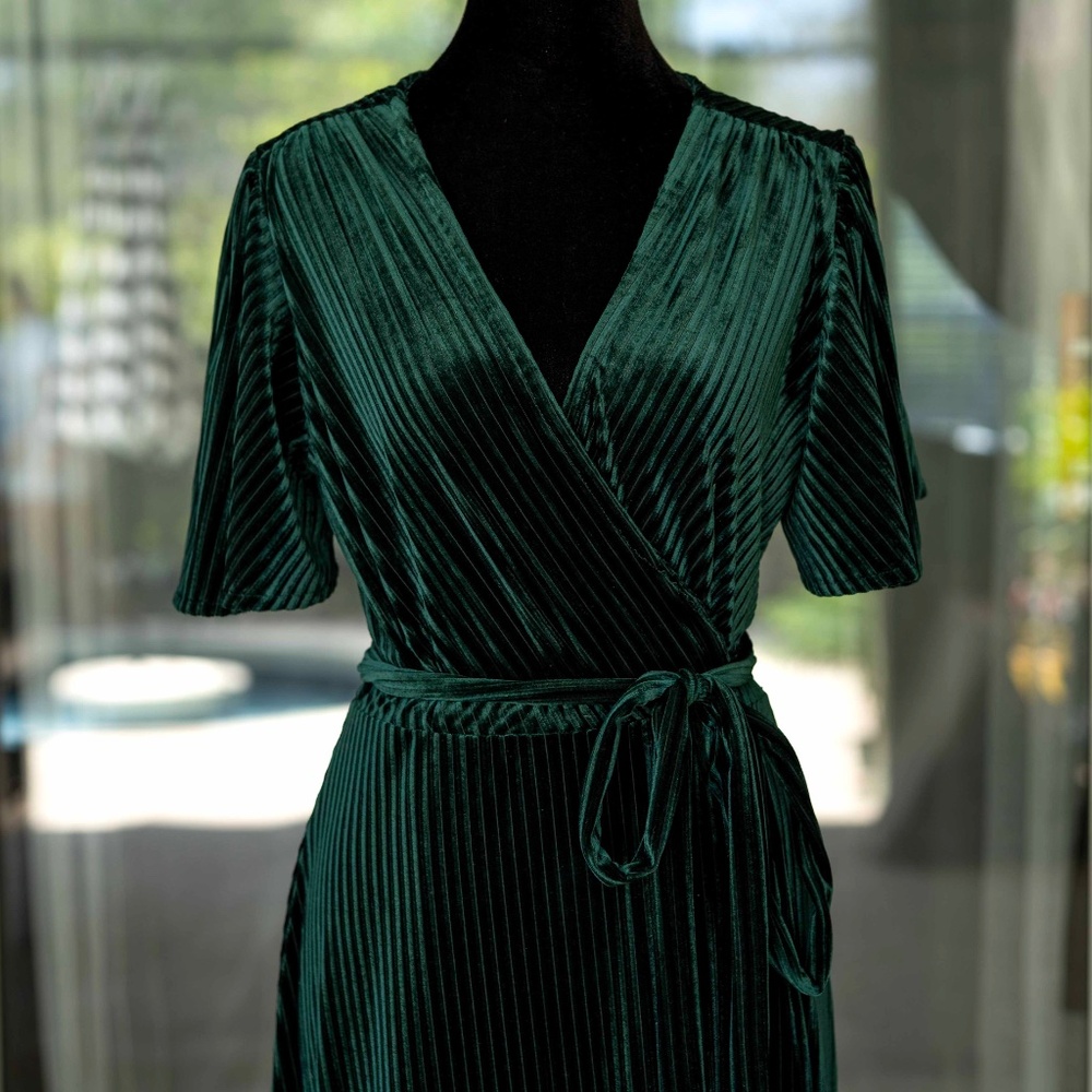 Emerald Green Velvet Maxi Dress - Picture 2 of 6